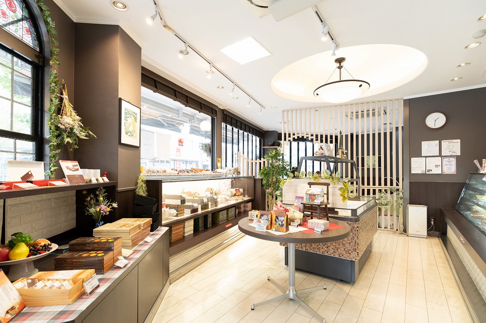 マロニエ 高幡不動駅前店の内観