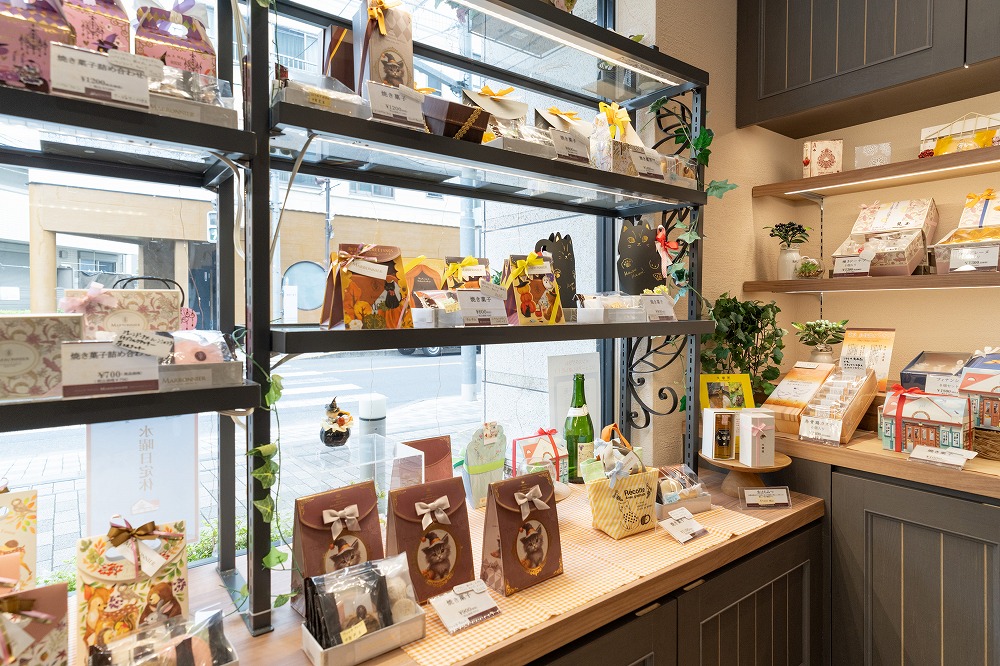 マロニエ 国立旭通り店の内観